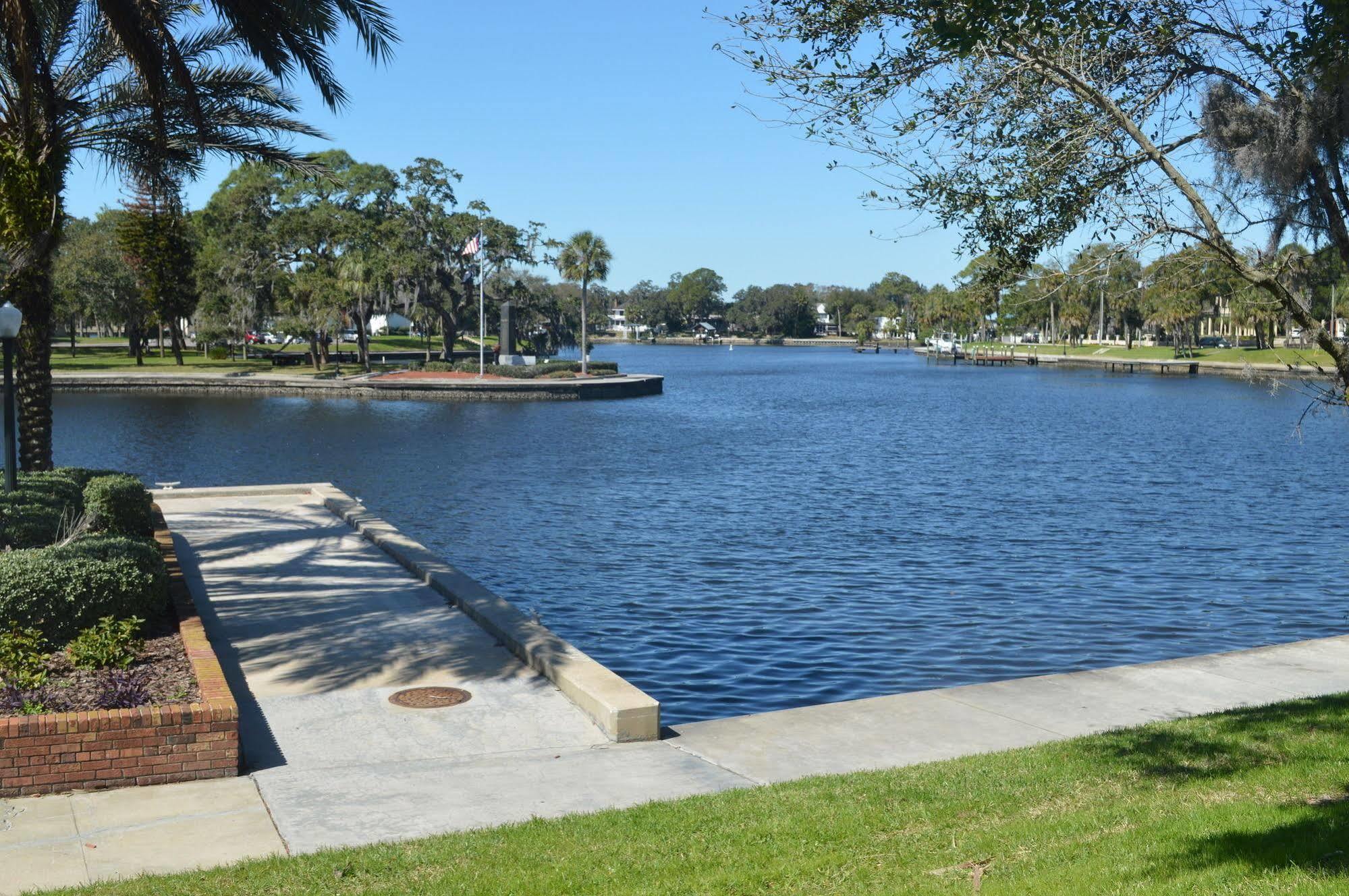 Tarpon Inn ทาร์พอนสปริงส์ ภายนอก รูปภาพ